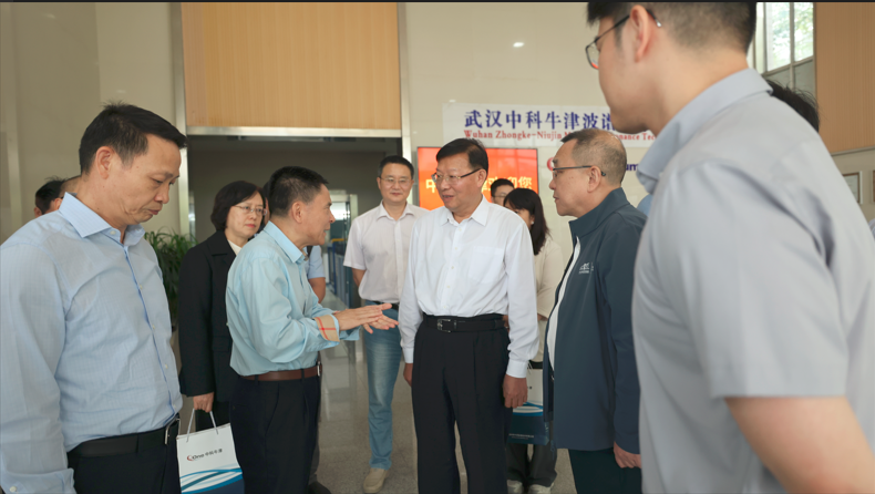 武汉市政协主席杨智一行赴中科牛津调研量子科技产业发展情况